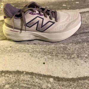 New Balance  880 V 15 Women's Cream and Purple Sneakers